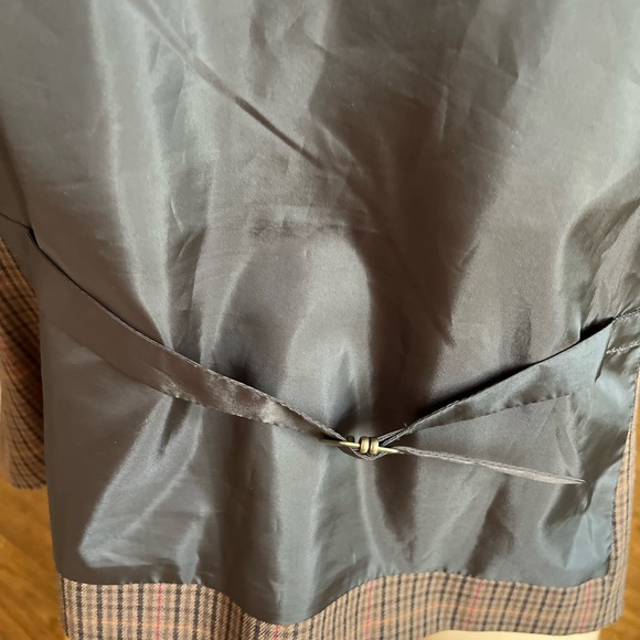 Tommy Hilfiger Women's Classic Fit Brown Plaid
Vest Size 16 - Picture 4 of 10